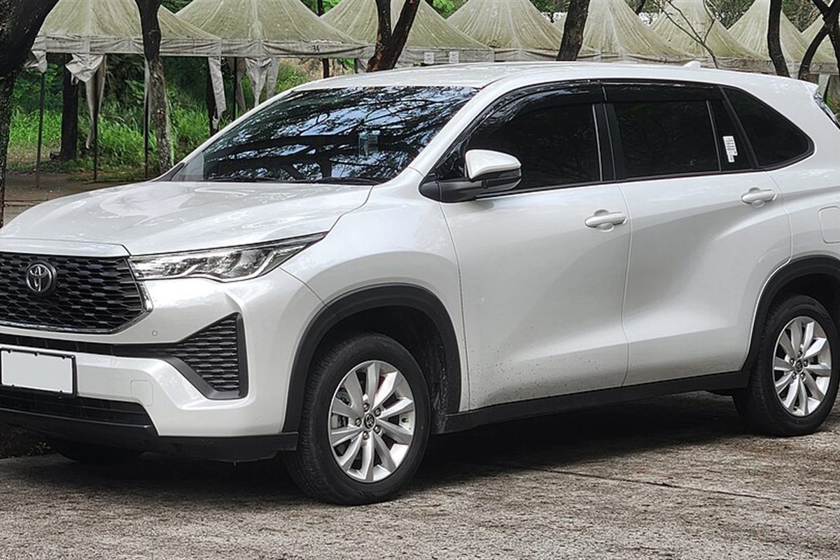 Toyota Innova style MPV option for JB to Singapore transfer